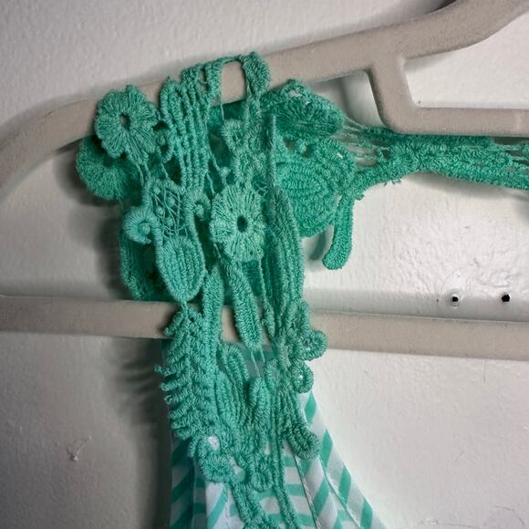 New Maurices green striped woven top size large - Picture 3 of 6